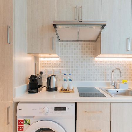 Studio With Pool And Private Beach Access On Palm Jumeirah ドバイ エクステリア 写真