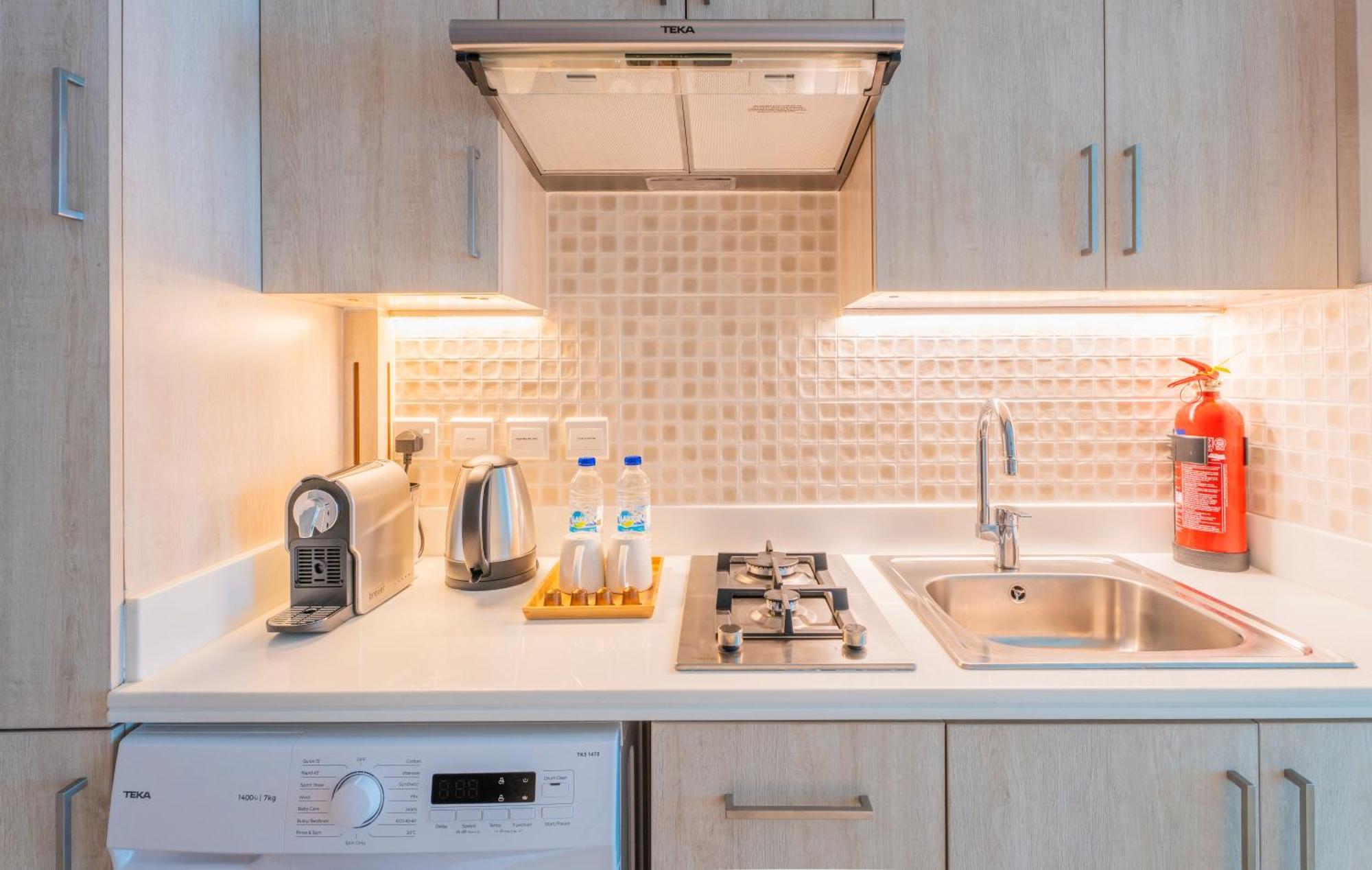 Studio With Pool And Private Beach Access On Palm Jumeirah ドバイ エクステリア 写真