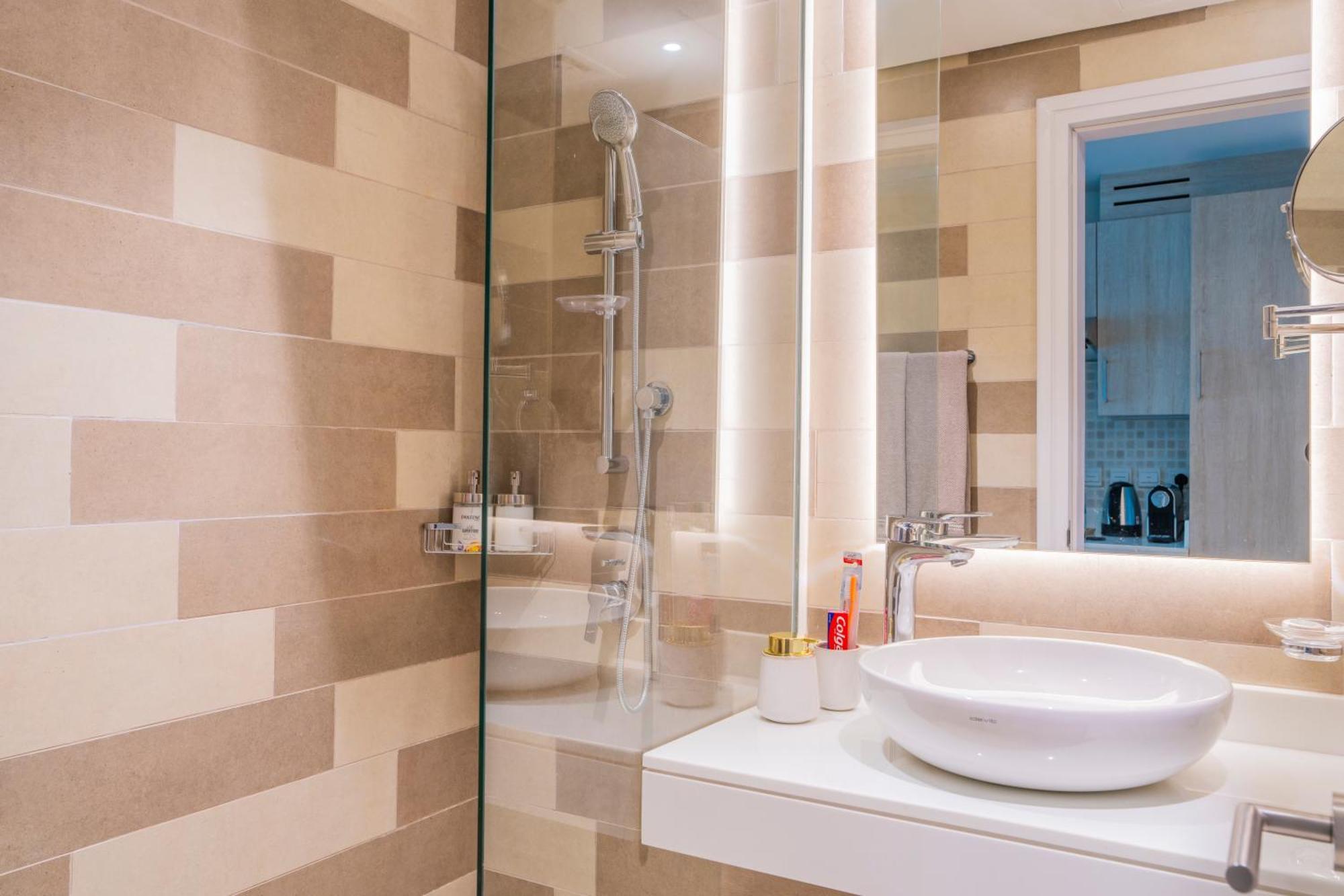 Studio With Pool And Private Beach Access On Palm Jumeirah ドバイ エクステリア 写真