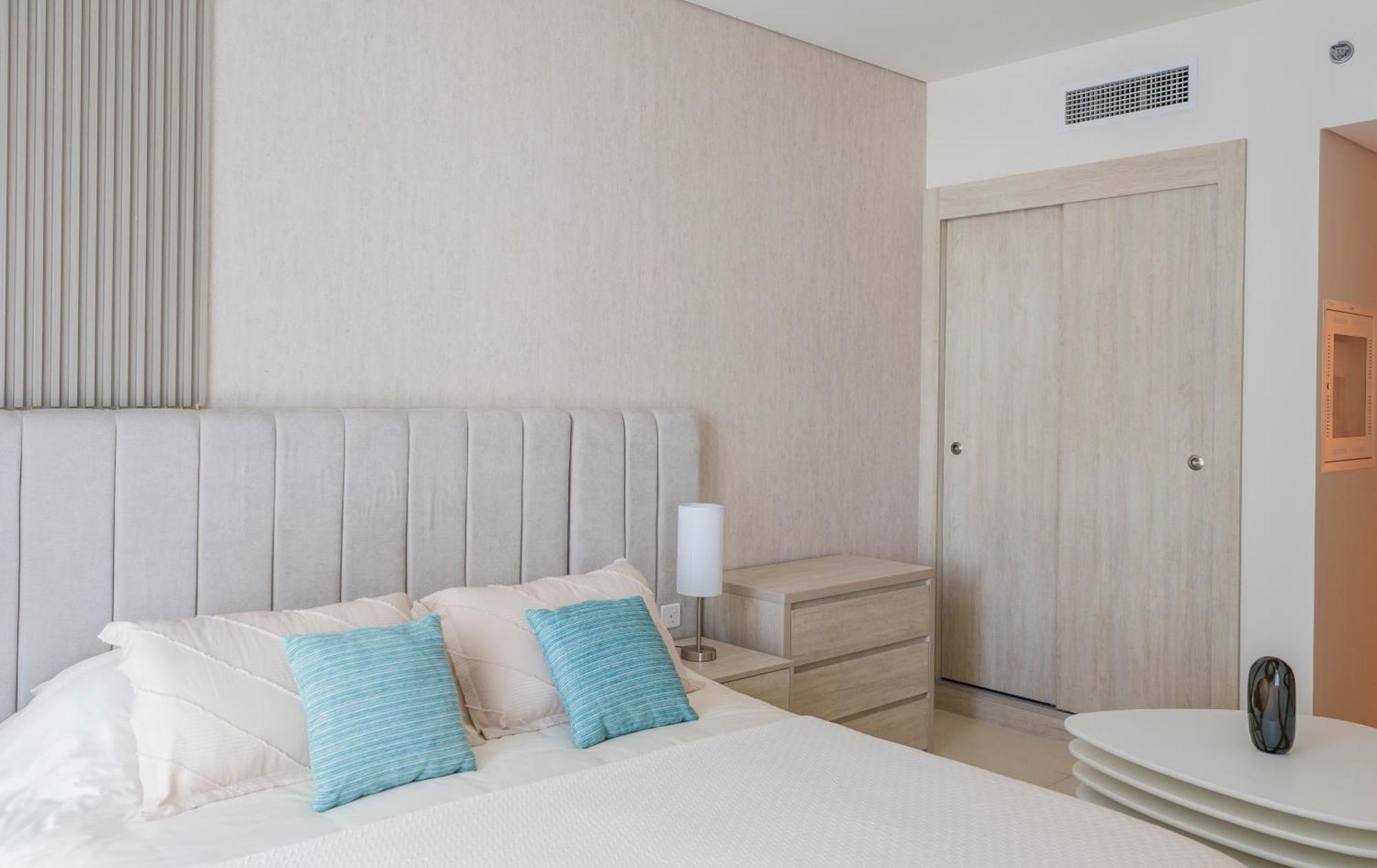 Studio With Pool And Private Beach Access On Palm Jumeirah ドバイ エクステリア 写真