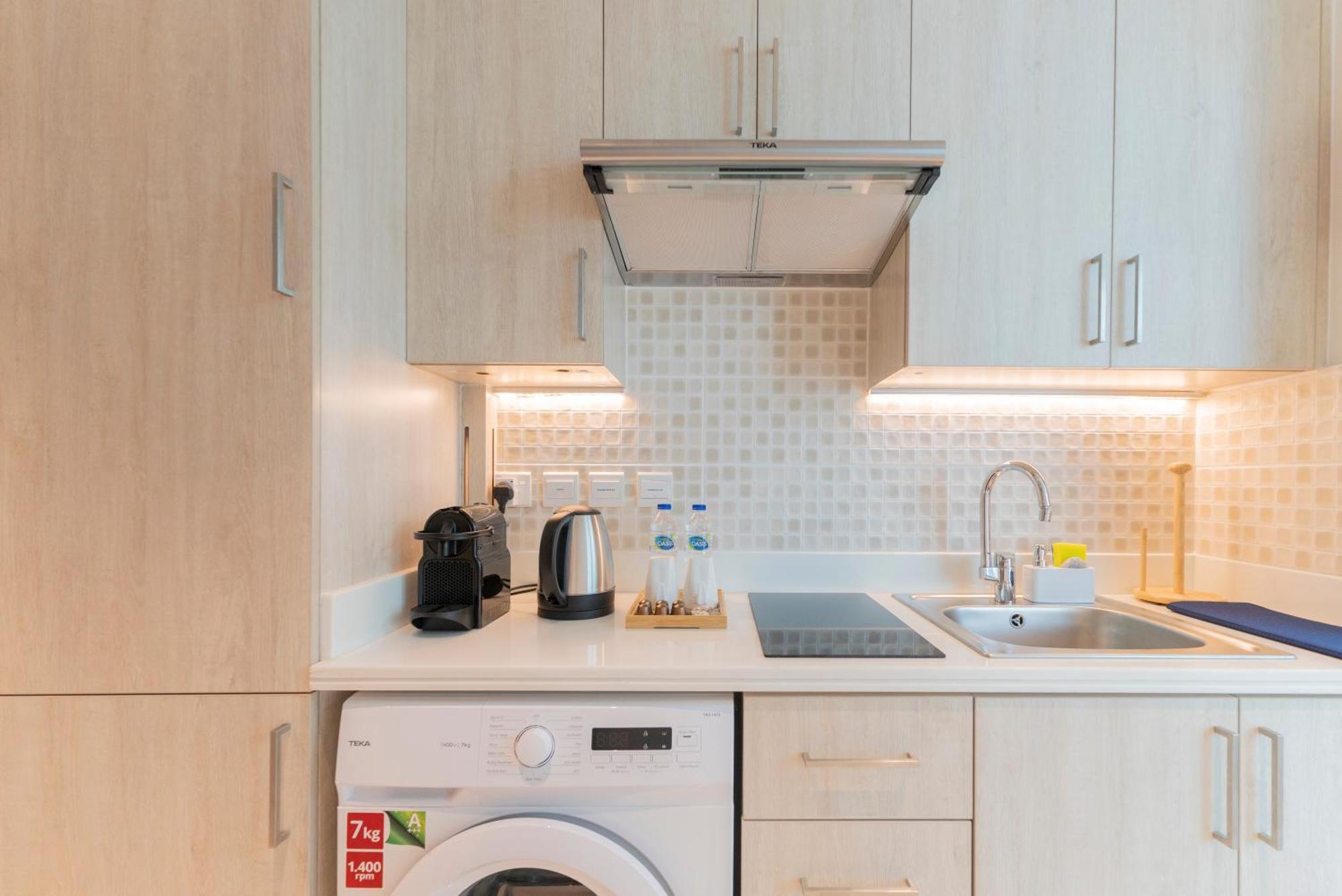 Studio With Pool And Private Beach Access On Palm Jumeirah ドバイ エクステリア 写真