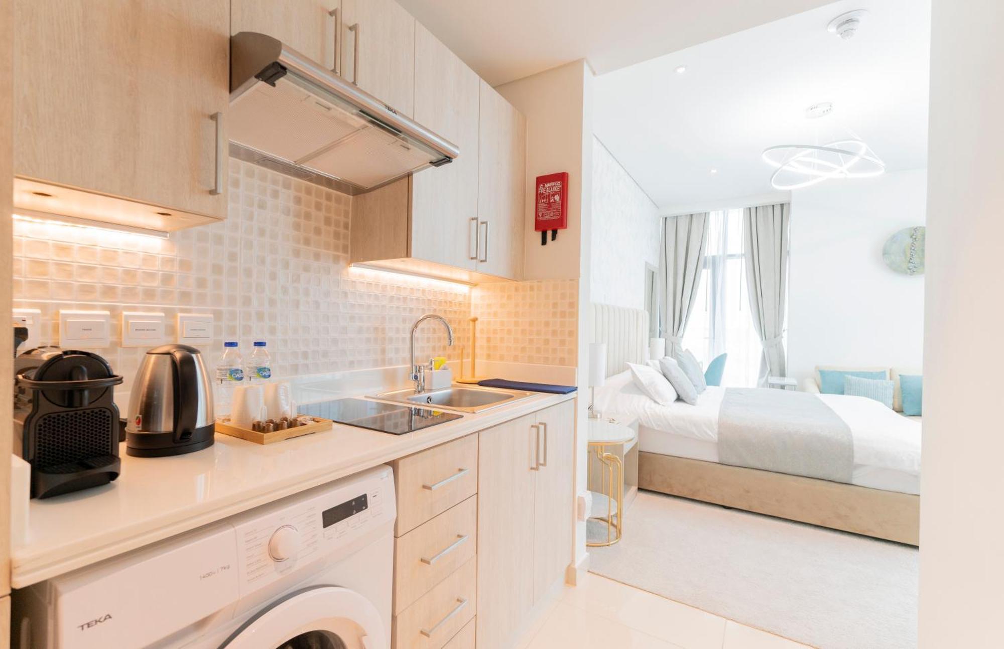 Studio With Pool And Private Beach Access On Palm Jumeirah ドバイ エクステリア 写真